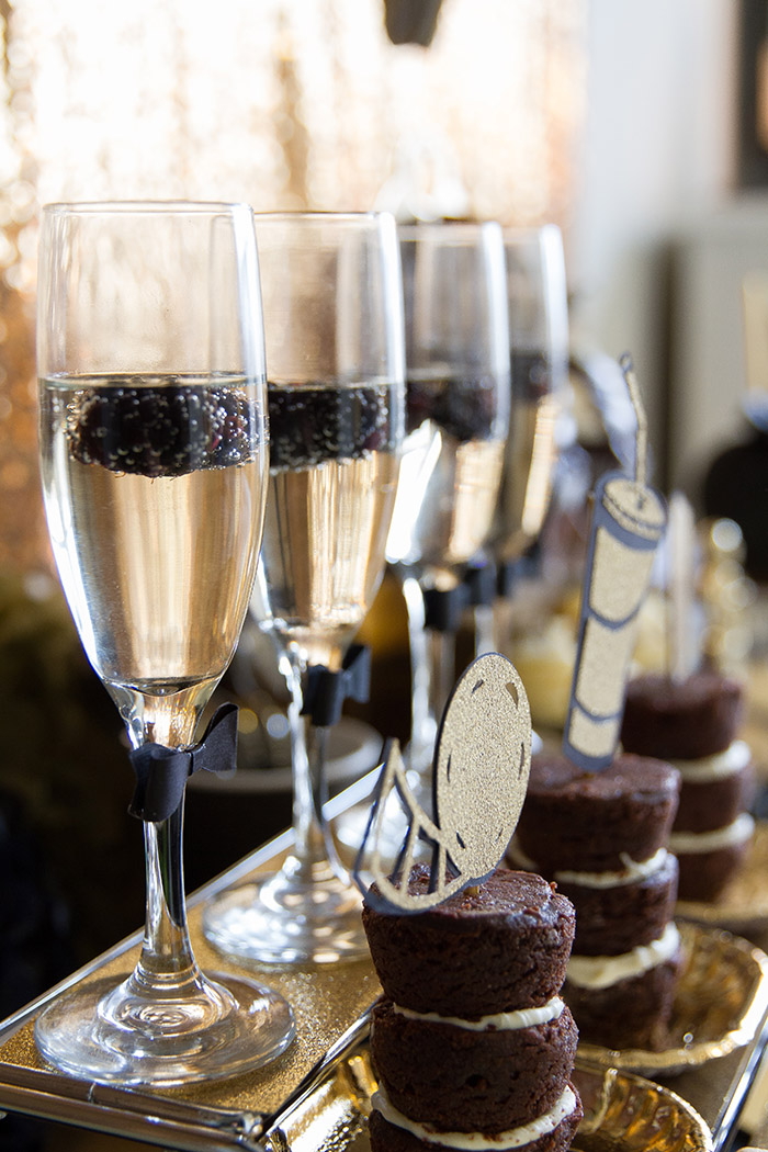 Black and gold Oscar Party- Fills Of Tons Of lovely Ideas -See More Oscar Party Ideas On B. Lovely Events