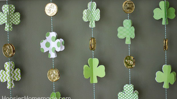 Fun Shamrock Garland for St Patricks Day! -See More Shamrock Banners & Garlands On The Blog! B. Lovely Events