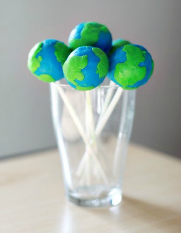 Earth Day Cake Pops-See More Earth Day Party Ideas At B. Lovely Events
