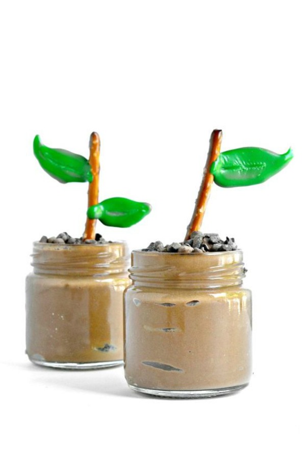 Earth Day Pudding Cups- So cool! -See More Earth Day Desserts Ideas At B. Lovely Events