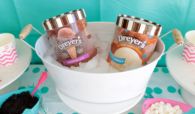 Chocolate and vanilla ice cream party flavors- See more ice cream party ideas on B. Lovely Events