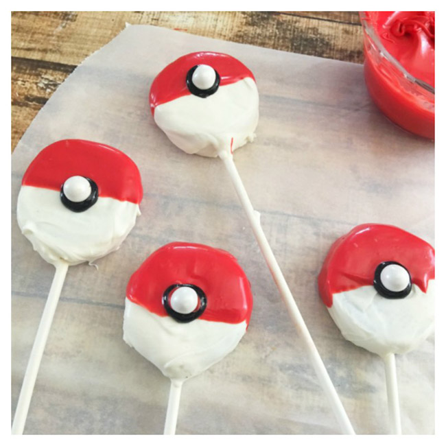 Love these Pokemon Ball Cake pops! - See more cute Pokemon Party Ideas on B. Lovely Events