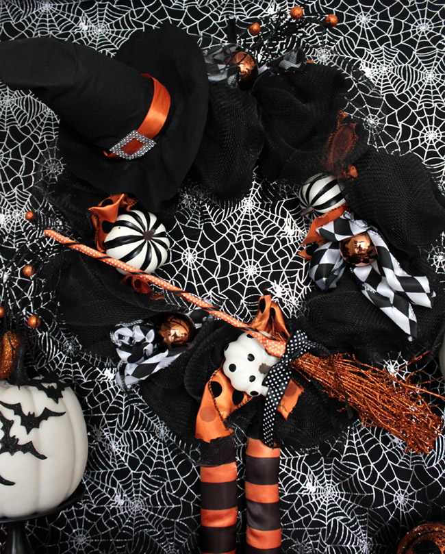 Spooktacular Halloween Party Ideas. Love this Halloween wreath!- B. Lovely Events
