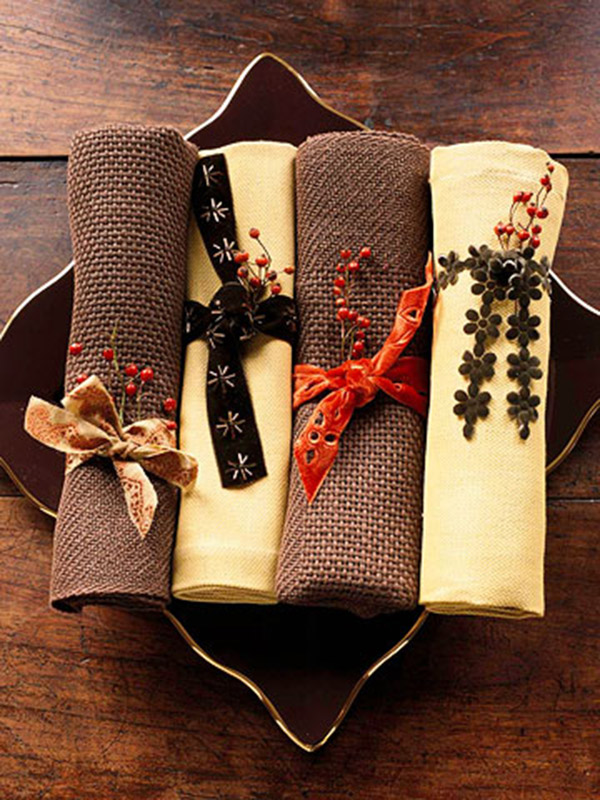 Amazing Thanksgiving napkin ideas-see them all on B. Lovely Events