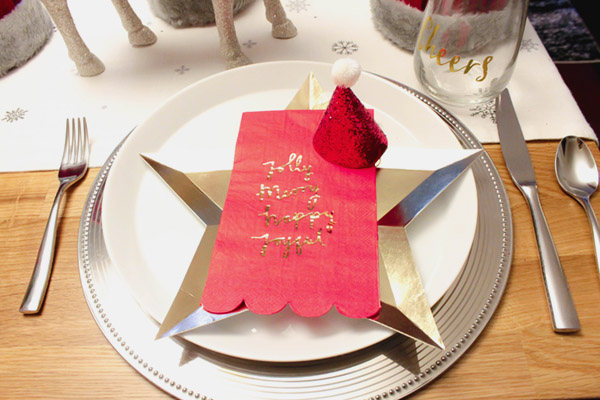 love the star on this Christmas Tablescape