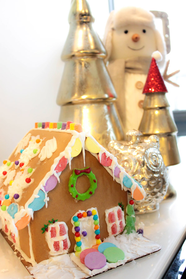 Gingerbread houses are the cutest Christmas Decor- See More Holiday Home tour on B. Lovely Events