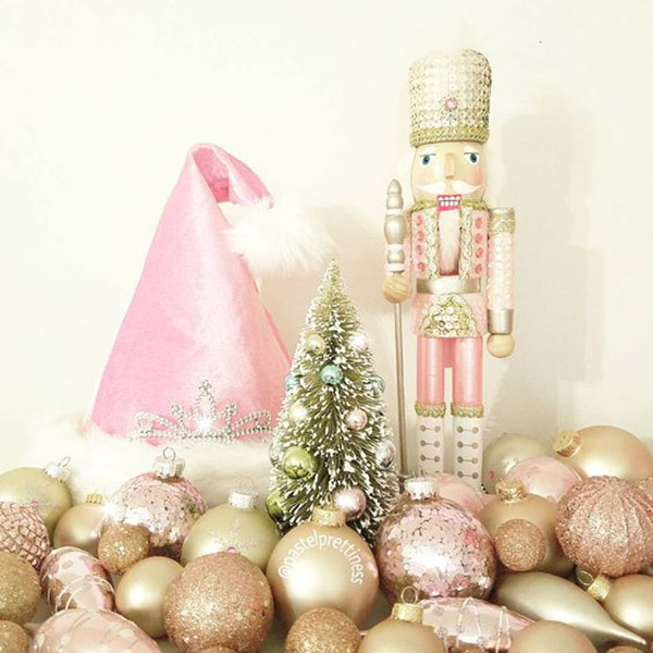 Love this Pink Rose gold Churstmas decor