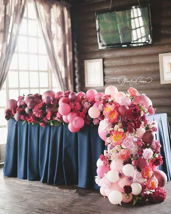 I Just love this balloon garland runner - See why they are our new obsession on B. Lovely Events