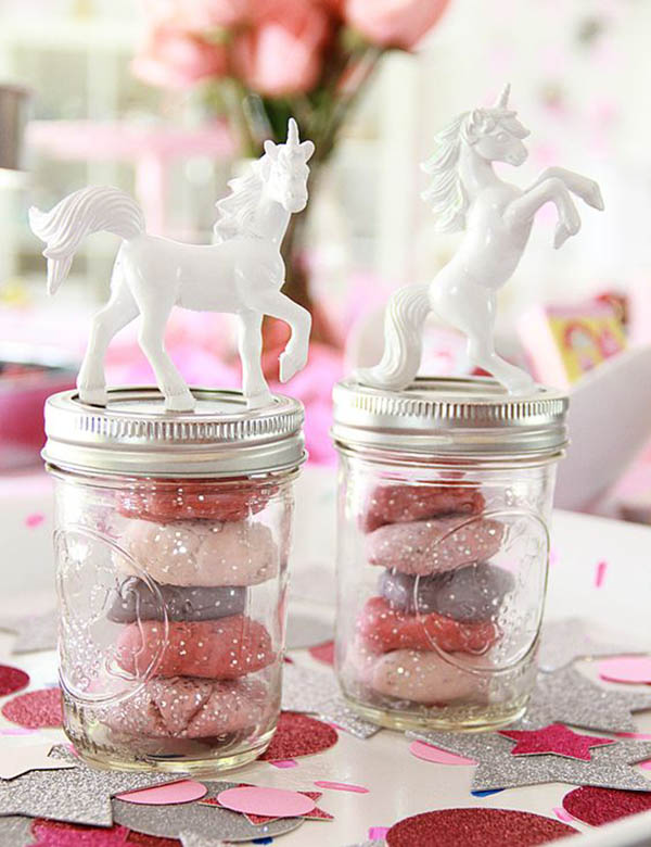 Love these DIY Unicorn party Favors- See more lovely unicorn party ideas on B. Lovely Events