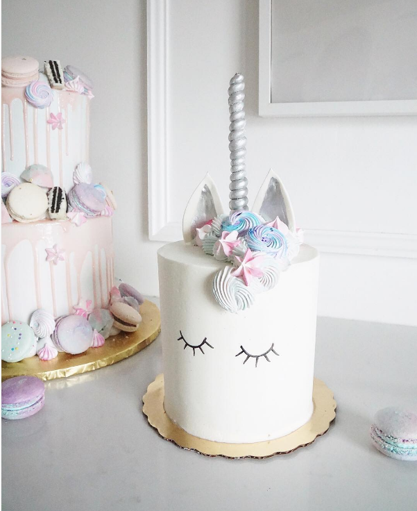 THis is the most gorgeous Unicorn cake!- See more Lovely unicorn party ideas on B. Lovely Events