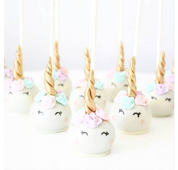 Unicorn Cake Pops- SO cute!- See more lovely Unicorn Party Ideas on B. lovely Events