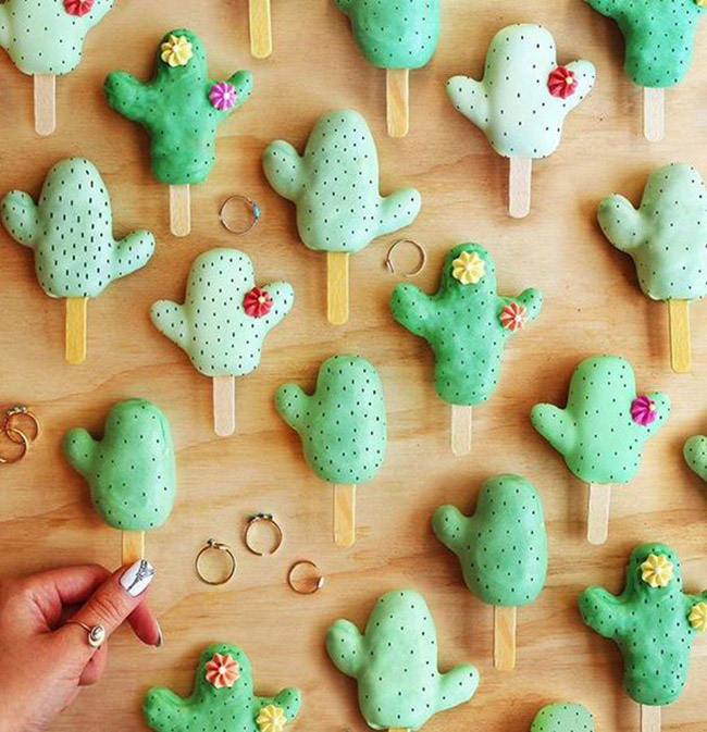 Cactus Cake Pops! SO Cute for Cinco De Mayo - See Lovely & Fun Cactus Ideas on B. Lovely Events