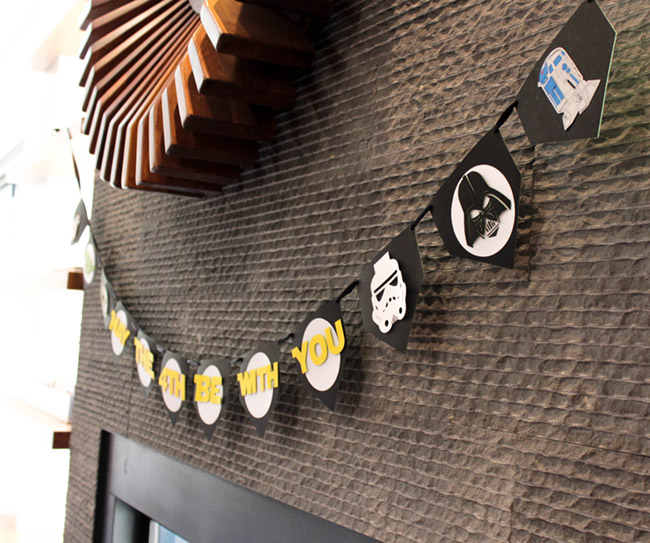 DIY Star Wars Banner May The 4th Be With You - See how to make it on B. Lovely Events