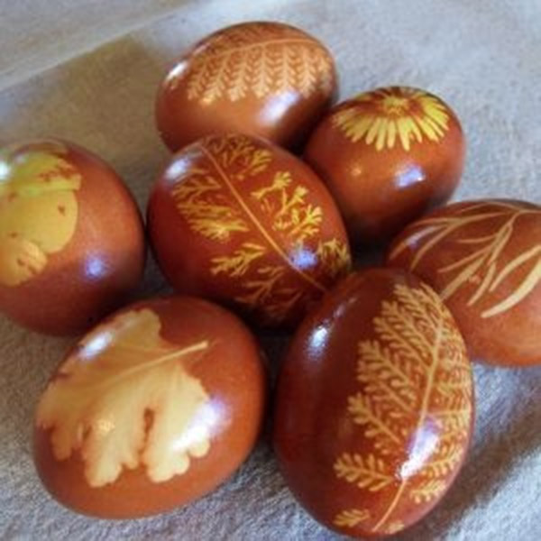 Love these natural dyed easter eggs- See more Natural Ideas on B. Lovely Events