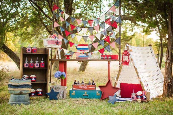 I am in love with this 4th of July party!- See 10 of our favorite 4th of July Parties on B. Lovely Events!