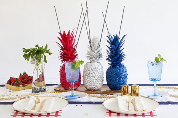 how adorable is this 4th of July party table - See 10 of our favorite 4th of July Parties on B. Lovely Events!