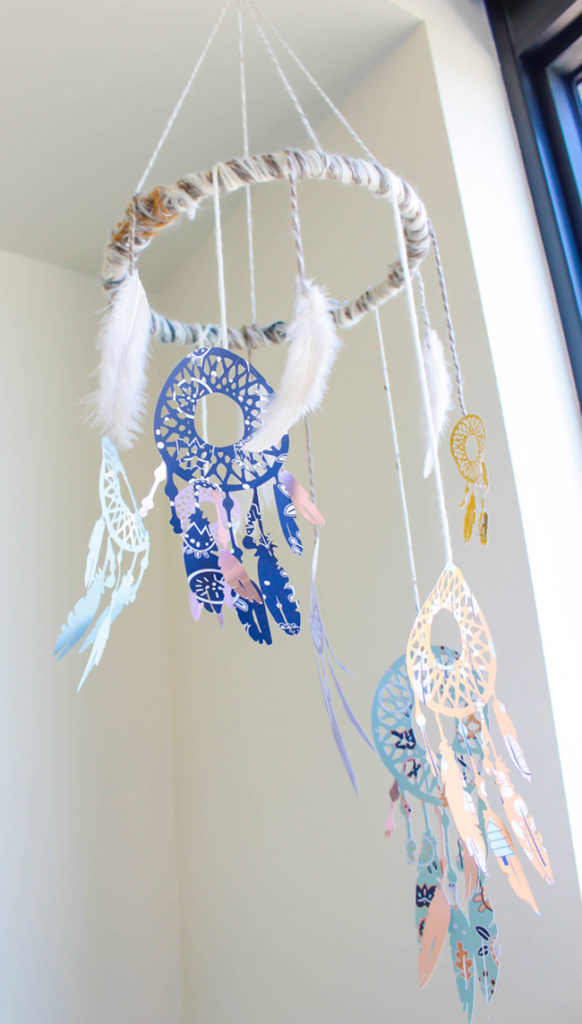 DIY Dreamcatcher Mobile - Learn how to make it on B. Lovely Events