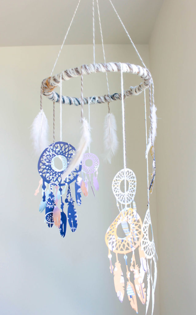 DIY Dreamcatcher Mobile - Learn how to make it on B. Lovely Events