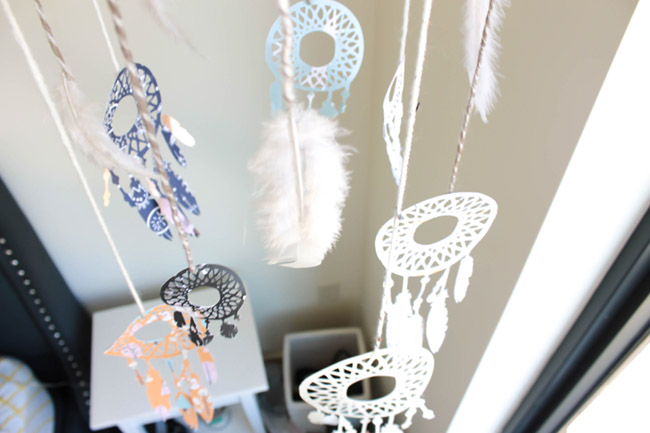 DIY Dreamcatcher Mobile - Learn how to make it on B. Lovely Events