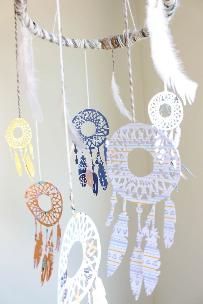 DIY Dream catcher Mobile - Learn how to make it on B. Lovely Events