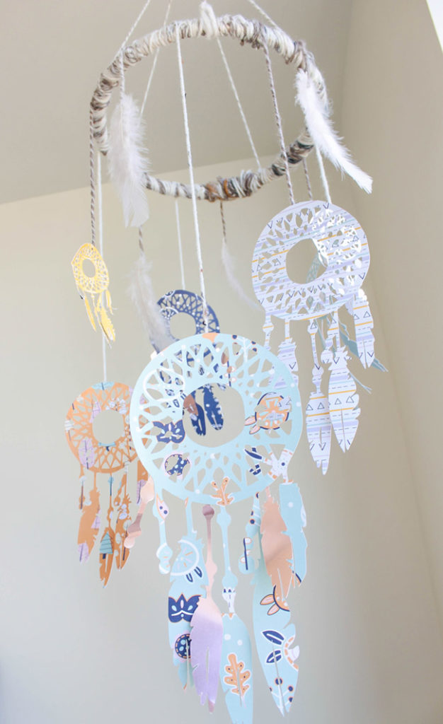 DIY Dream catcher Mobile - Learn how to make it on B. Lovely Events