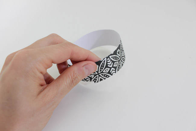 DIY Paper Chains! Learn how to make them on B. Lovely Events! 