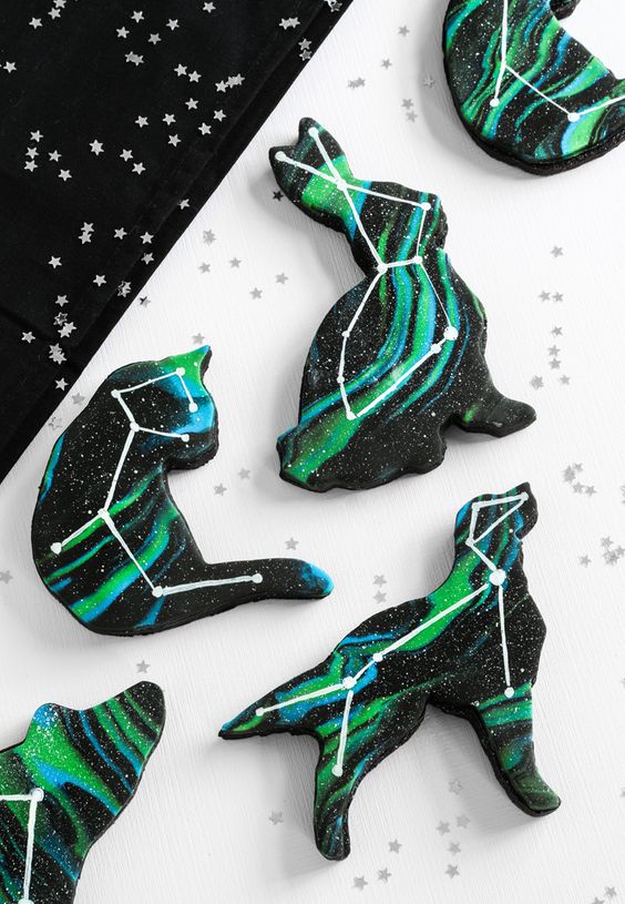 Love these constellation cookies- See more Space, Star and Galaxy party Ideas on B. Lovely Events