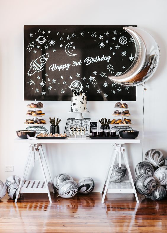 Star and space party- love this!- See more Space, Star and Galaxy party Ideas on B. Lovely Events