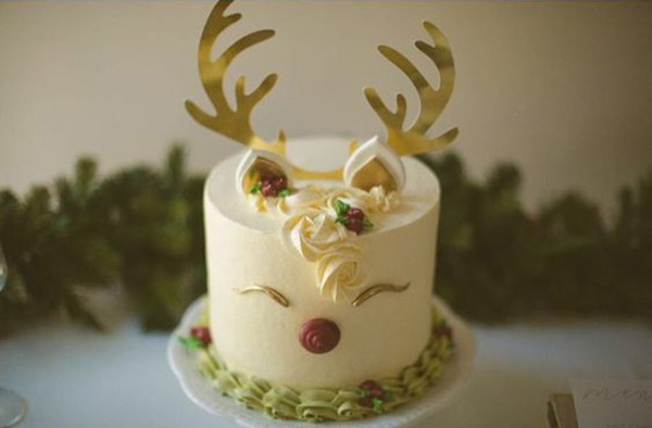 darling reindeer cake- See more of our new obsession on B. Lovely Events!