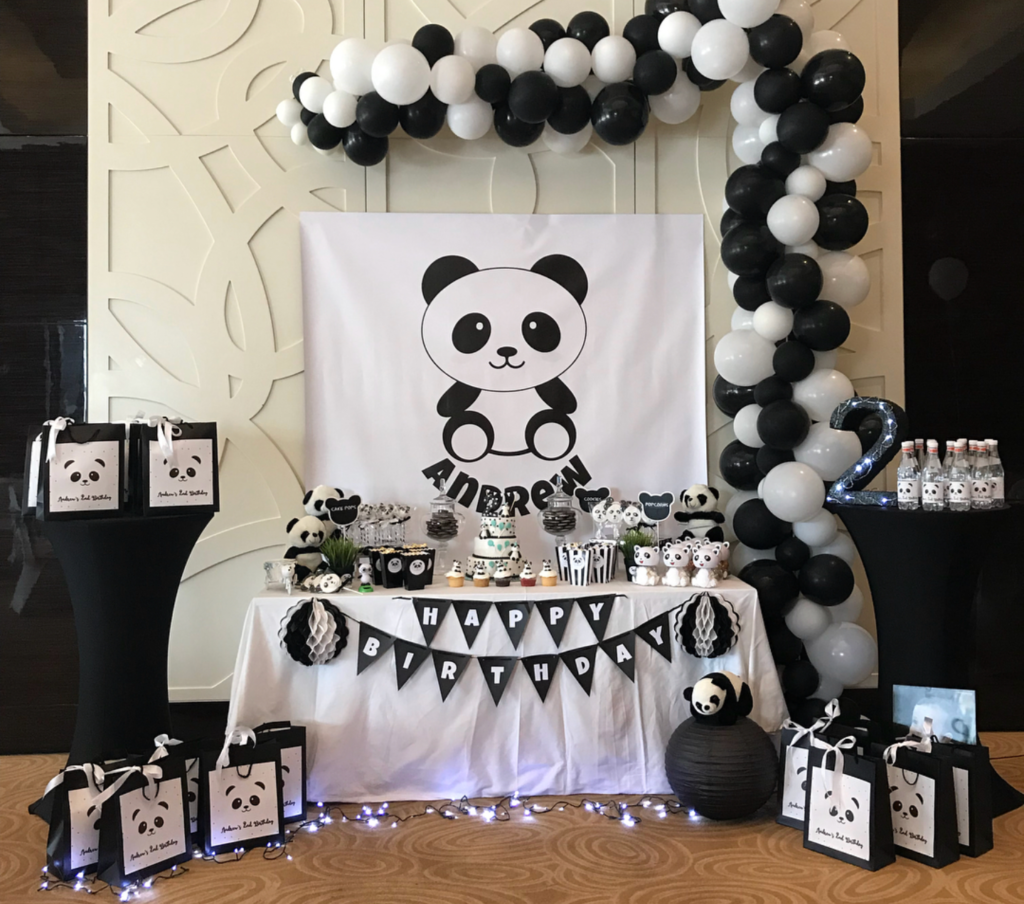 oh my gosh this panda party is so cute! -See more Panda Party ideas on B. Lovely Events