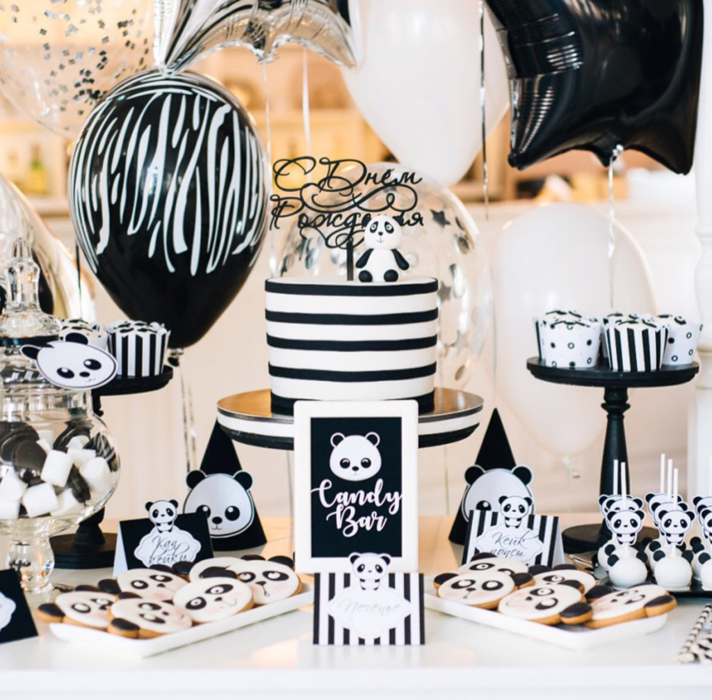Love all of the details of this panda party-See more Panda Party ideas on B. Lovely Events