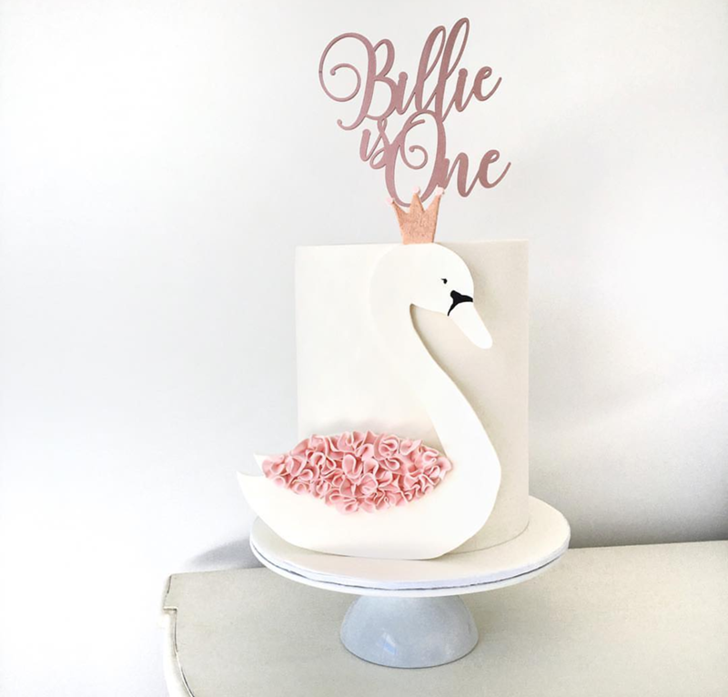 Love this sweet Swan cake- See More Swan Cakes on B. Lovely Events