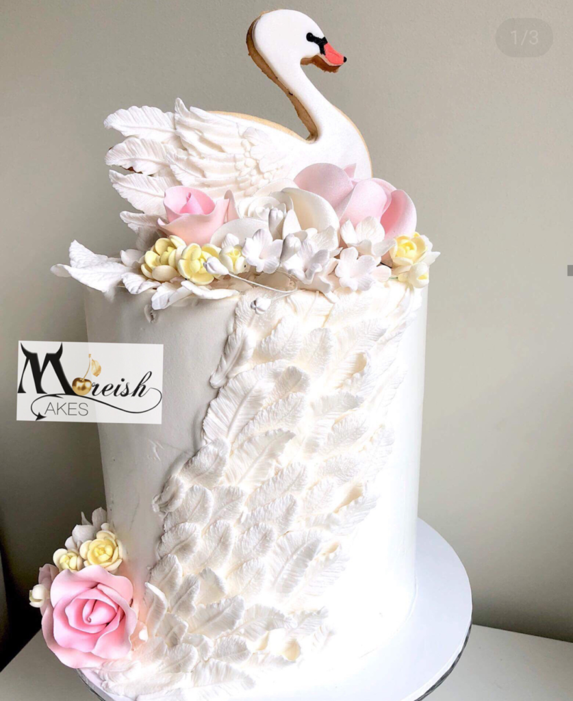 The feathers on this swan cake are suburb! See More Swan Cakes on B. Lovely Events