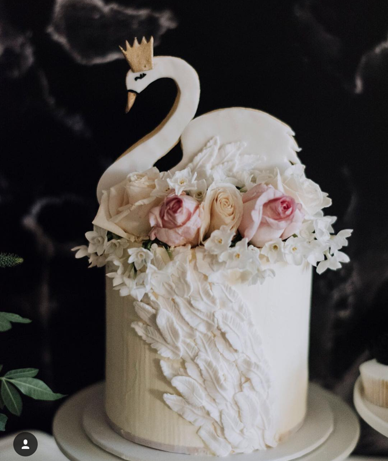 This swan cake is so sweet and darling!- See More Swan Cakes on B. Lovely Events