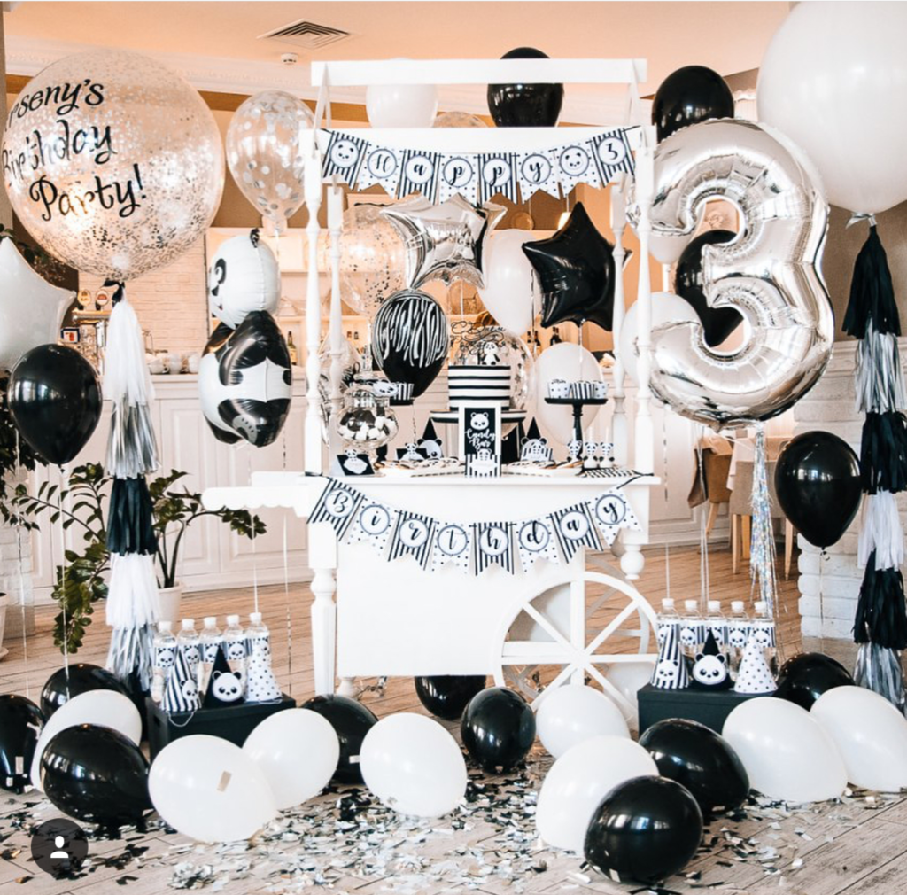 the balloons in this panda party are amazing!-See more Panda Party ideas on B. Lovely Events