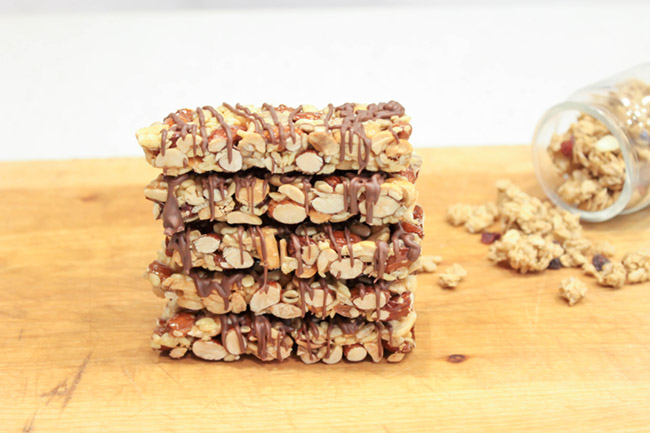 DIY granola bars- Get the recipe on B. Lovely Events