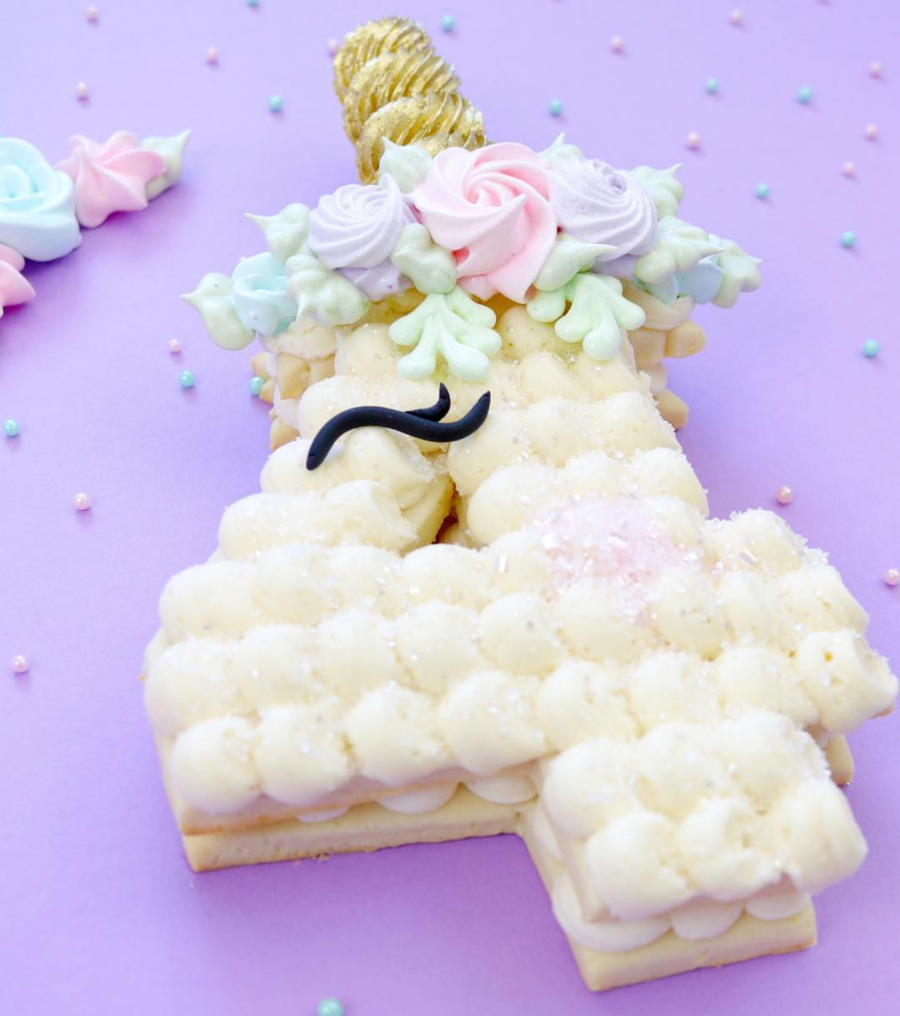 Unicorn Cookie Cake- I am in love - See more of our favorite cookie cakes on B. Lovely Events