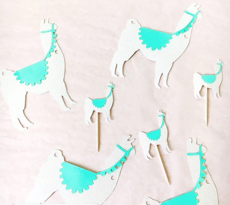Love this llama party decor! - See more llama party love on B. Lovely Events