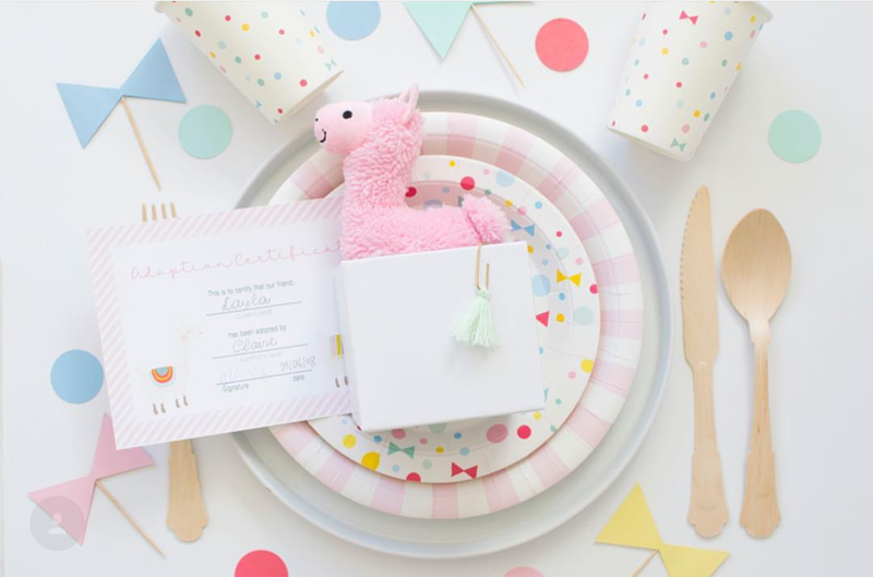 Too cute llama party plates - See more llama party love on B. Lovely Events