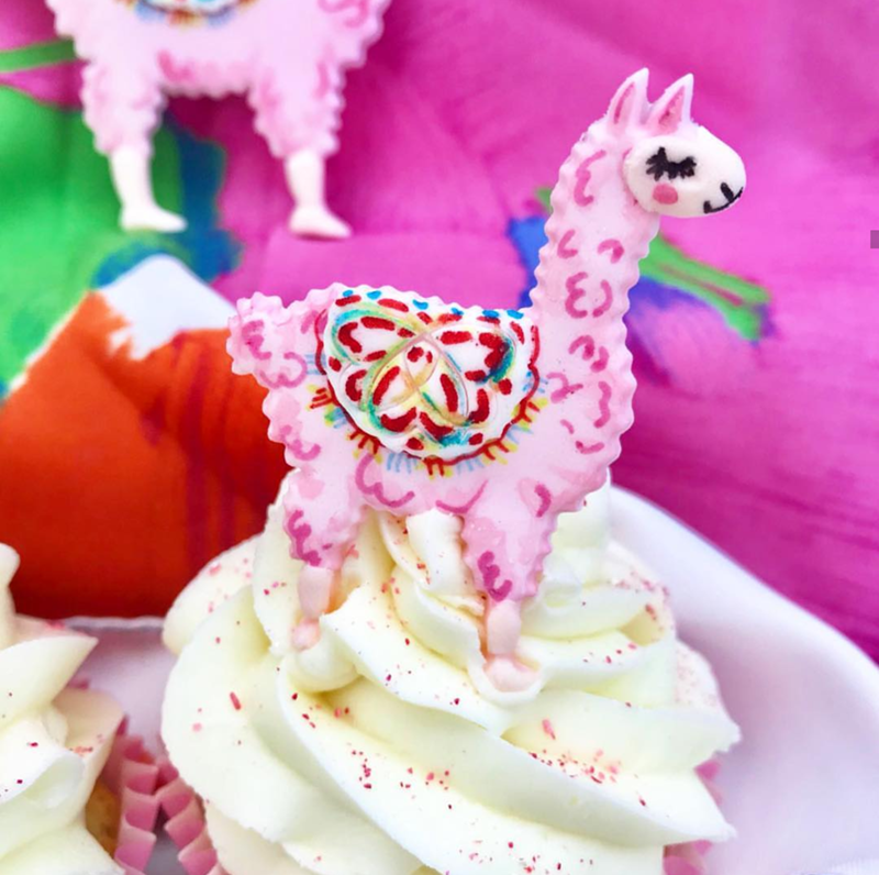 the cutest llama cupcake toppers! - See more llama party love on B. Lovely Events