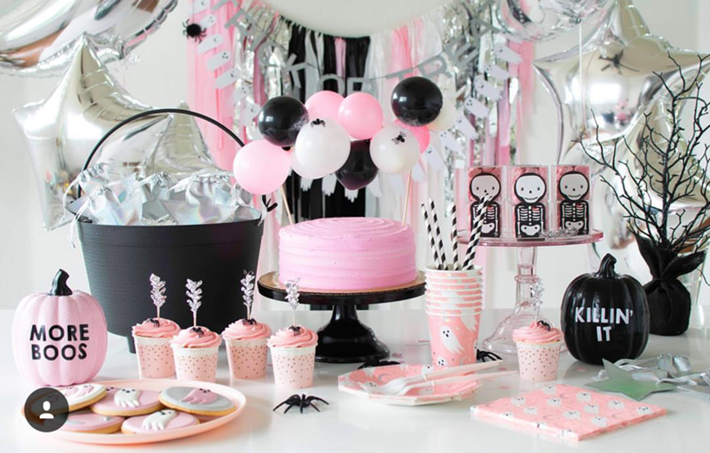 The best pink Halloween party ever from Twinkle Twinkle little party! - See more Pink Halloween Pretty on B. Lovely Events #halloween #pink #partyideas