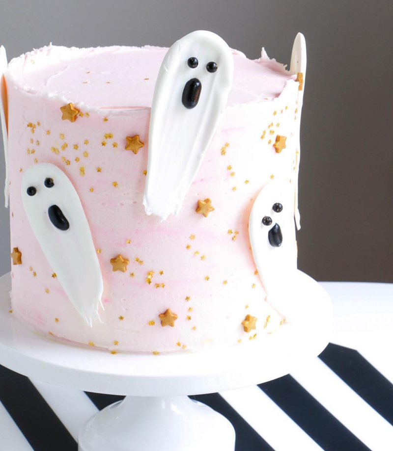 The cutest Pink Halloween Cake! - See more Pink Halloween Pretty on B. Lovely Events #halloween #pink #partyideas