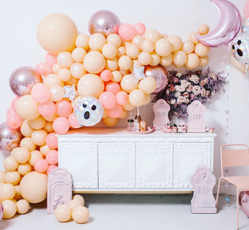 This amazing Pink Halloween party has our hearts! - See more Pink Halloween Pretty on B. Lovely Events #halloween #pink #partyideas