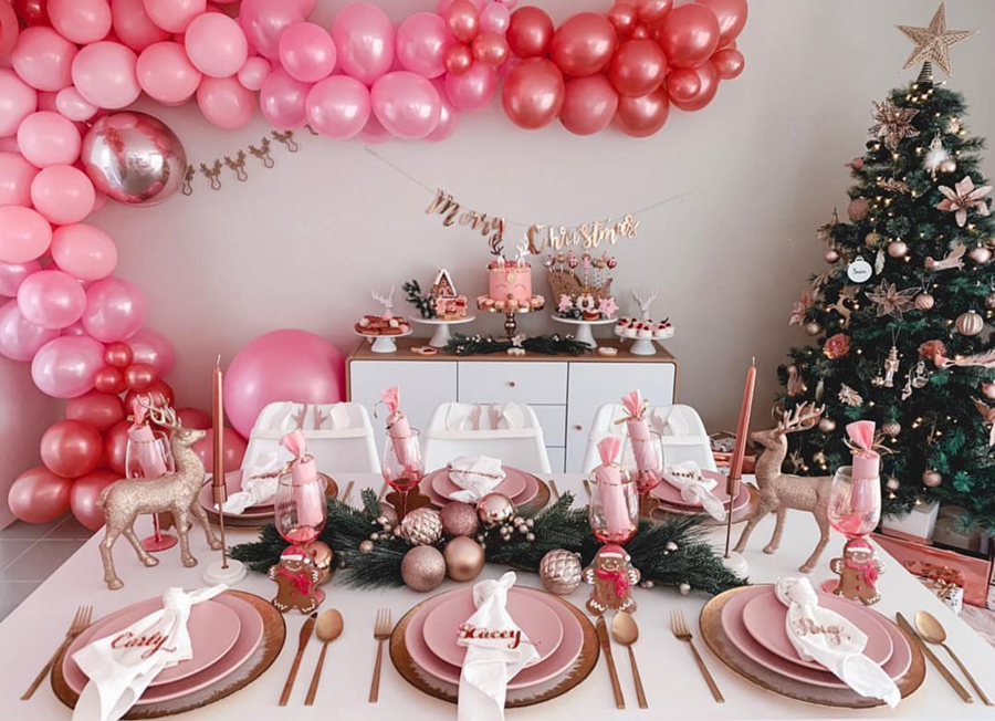  Love all the pink in this lovely Christmas party! - See more pink Christmas ideas on B. Lovely Events! #christmas #christmasparty #christmasideas #christmasdecor