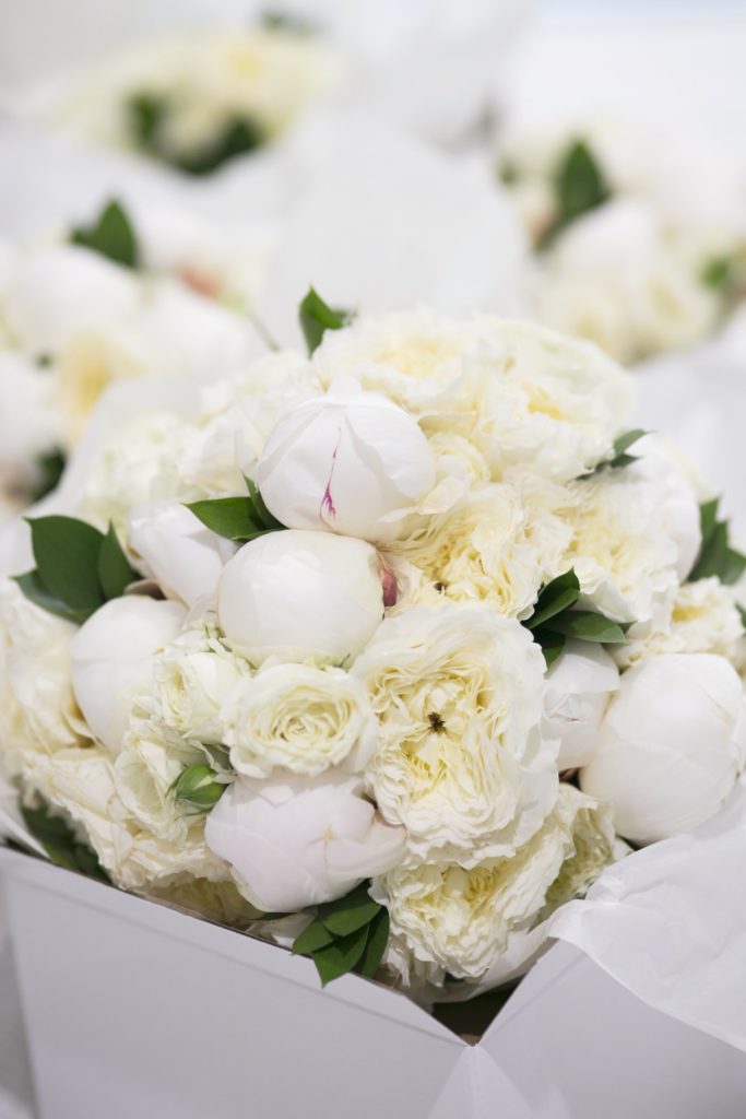 All white wedding flowers - See all the beautiful details on B. Lovely Events! #wedding #realwedding #weddingideas #weddingtips #weddingdecorations