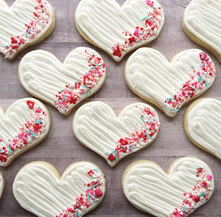 These heart cookies with sprinkles are too cute as valentine's day cookies -See more of our favorite valentine's day cookies of 2019 on B. Lovely Events! #valentinesday #cookies #decoratedcookies