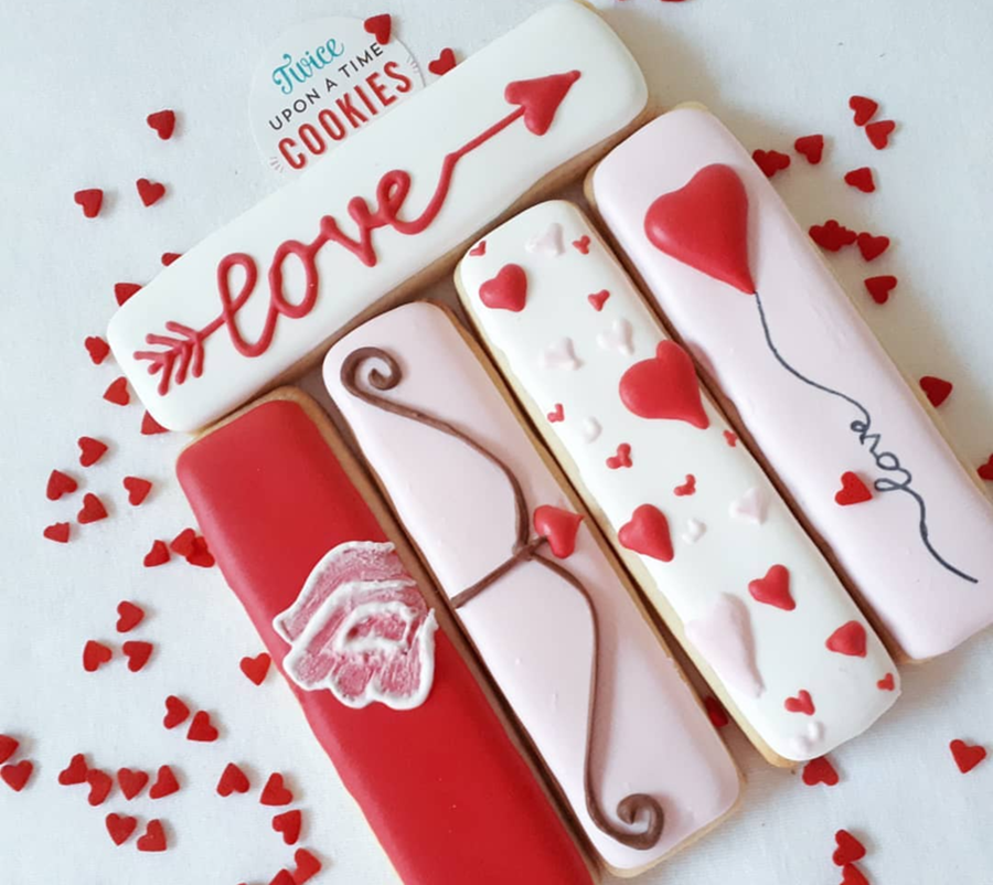love these thin valentine's day cookie! -See more of our favorite valentine's day cookies of 2019 on B. Lovely Events! #valentinesday #cookies #decoratedcookies