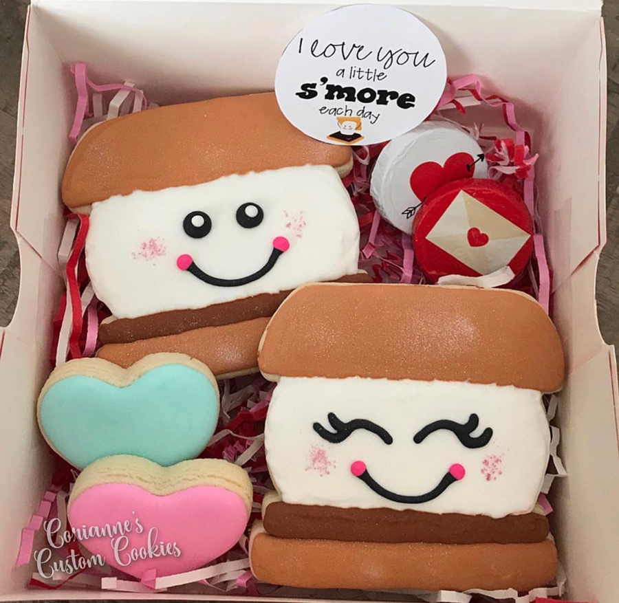 loves these s'mores valentine's day cookies -See more of our favorite valentine's day cookies of 2019 on B. Lovely Events! #valentinesday #cookies #decoratedcookies