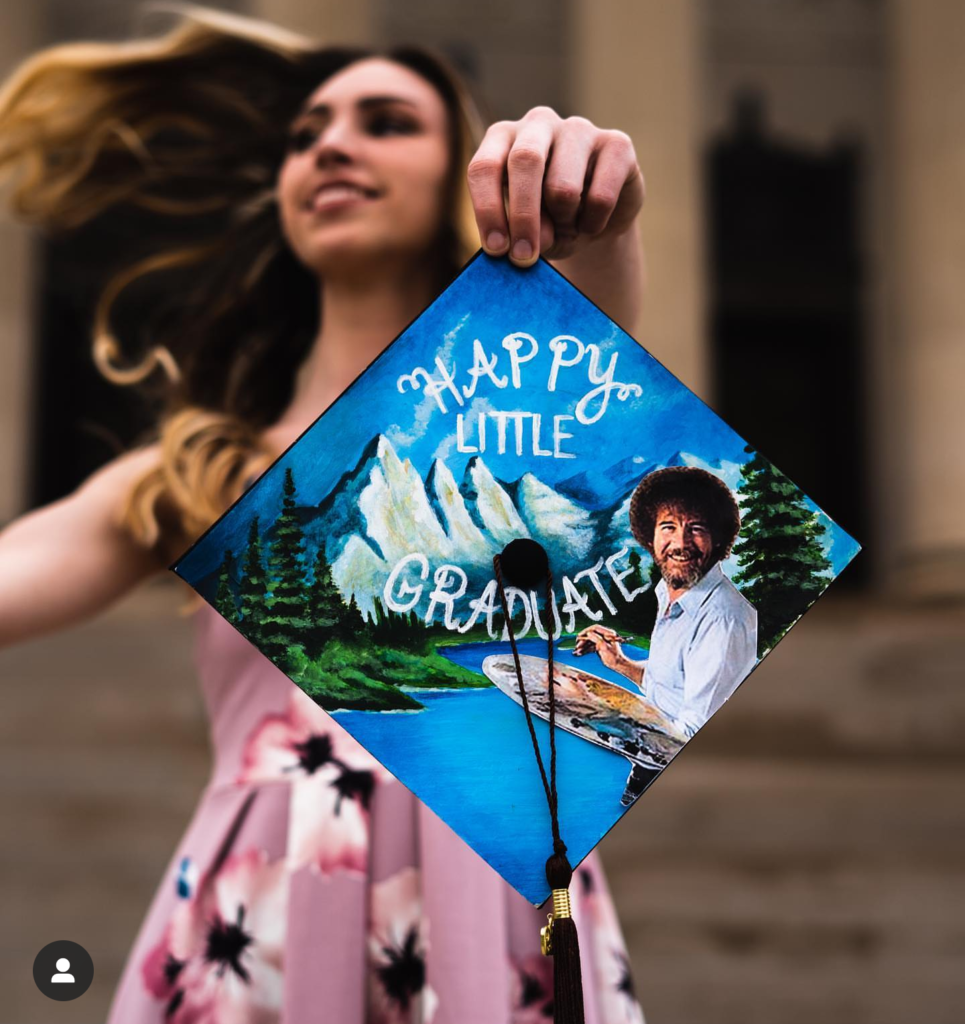 how lovely is this decorated graduation cap!- See more graduation caps on B. Lovely Events! #graduation #graduationcap