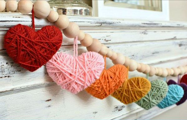 Love these yarn hearts for Valentines day